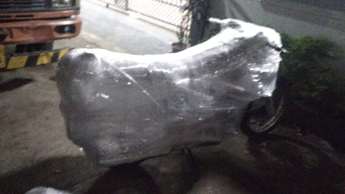 Fully wrapped motorcycle